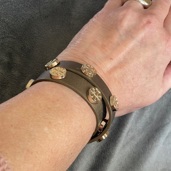 Tory Burch leather wrap bracelet. - Picture 6 of 7